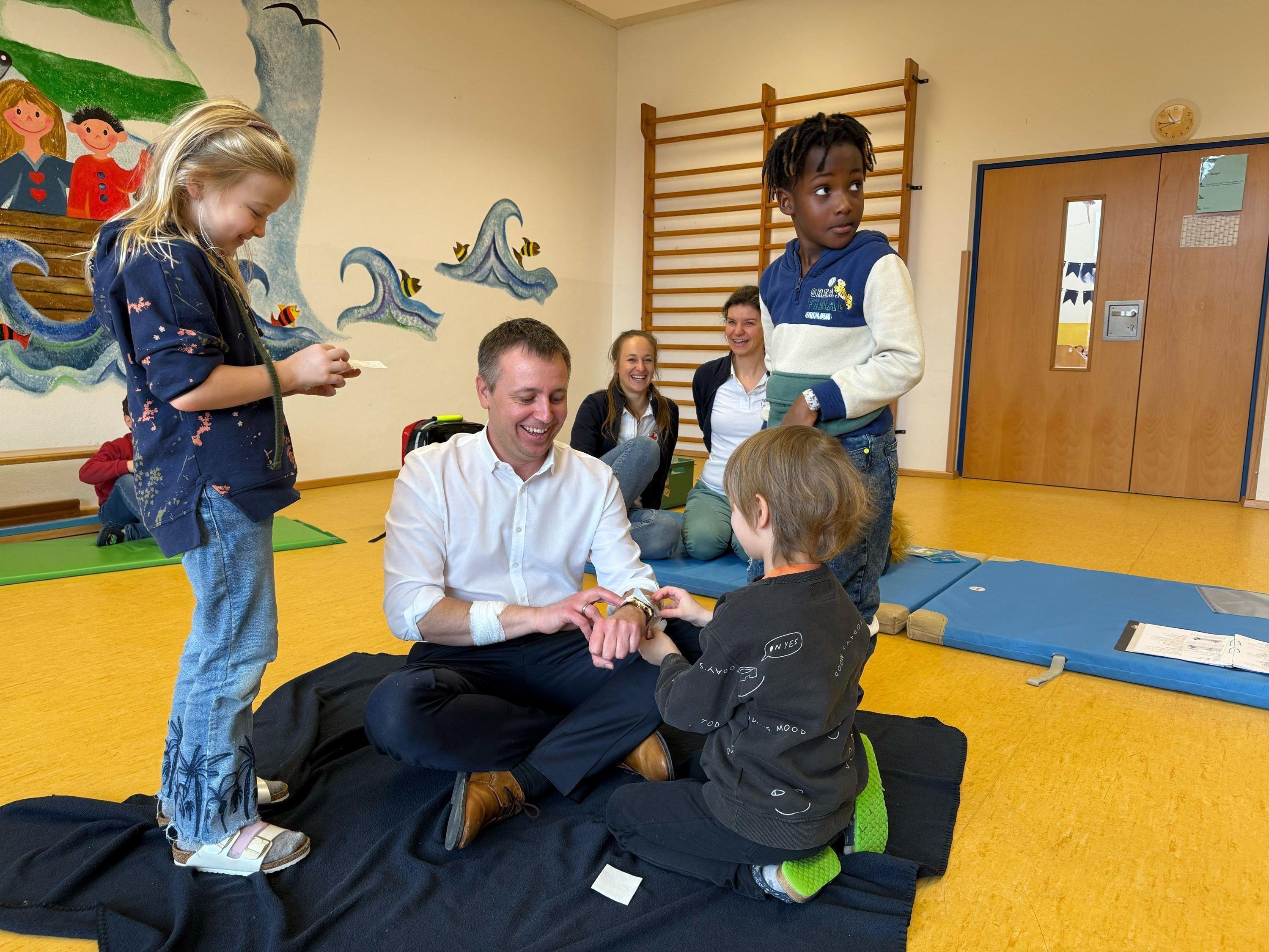 Erste Hilfe am Oberbürgermeister