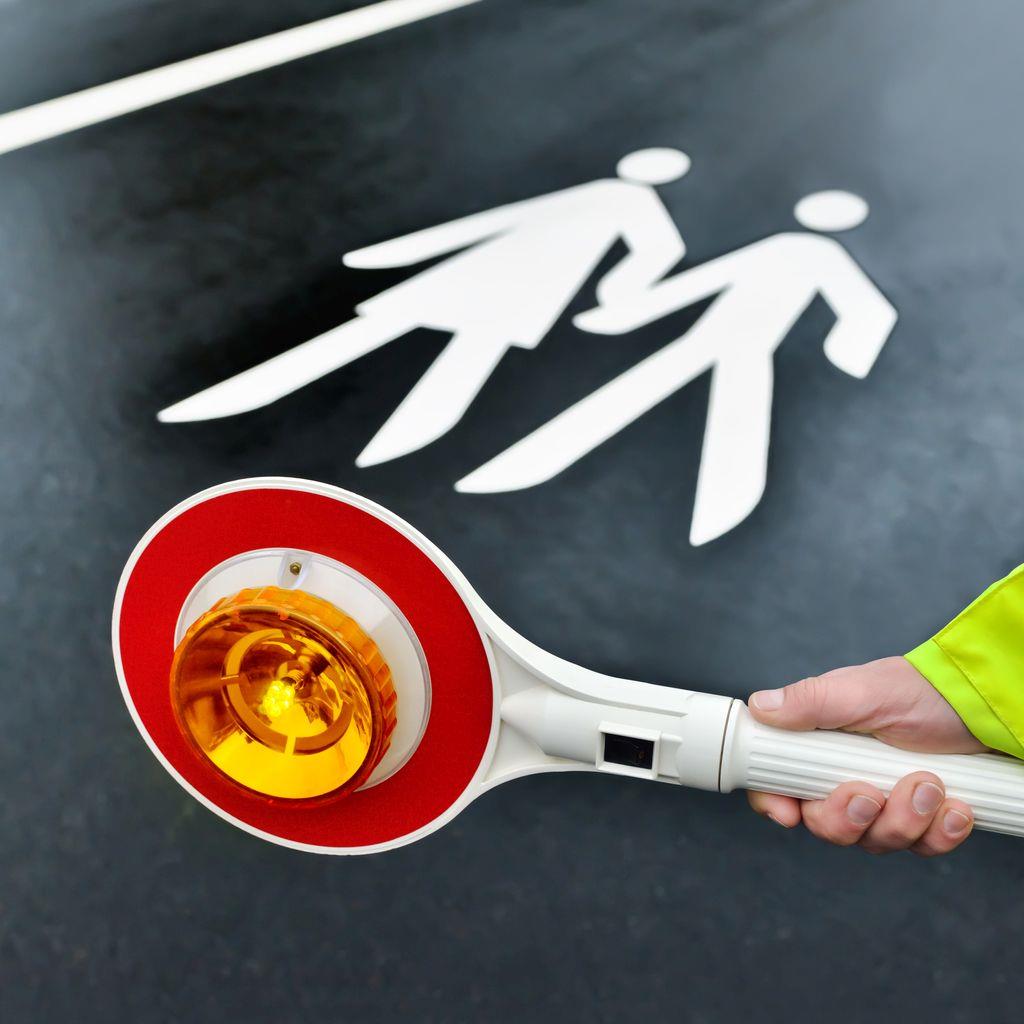 Schulweghelfer Symobolbild Istock Trendobjects