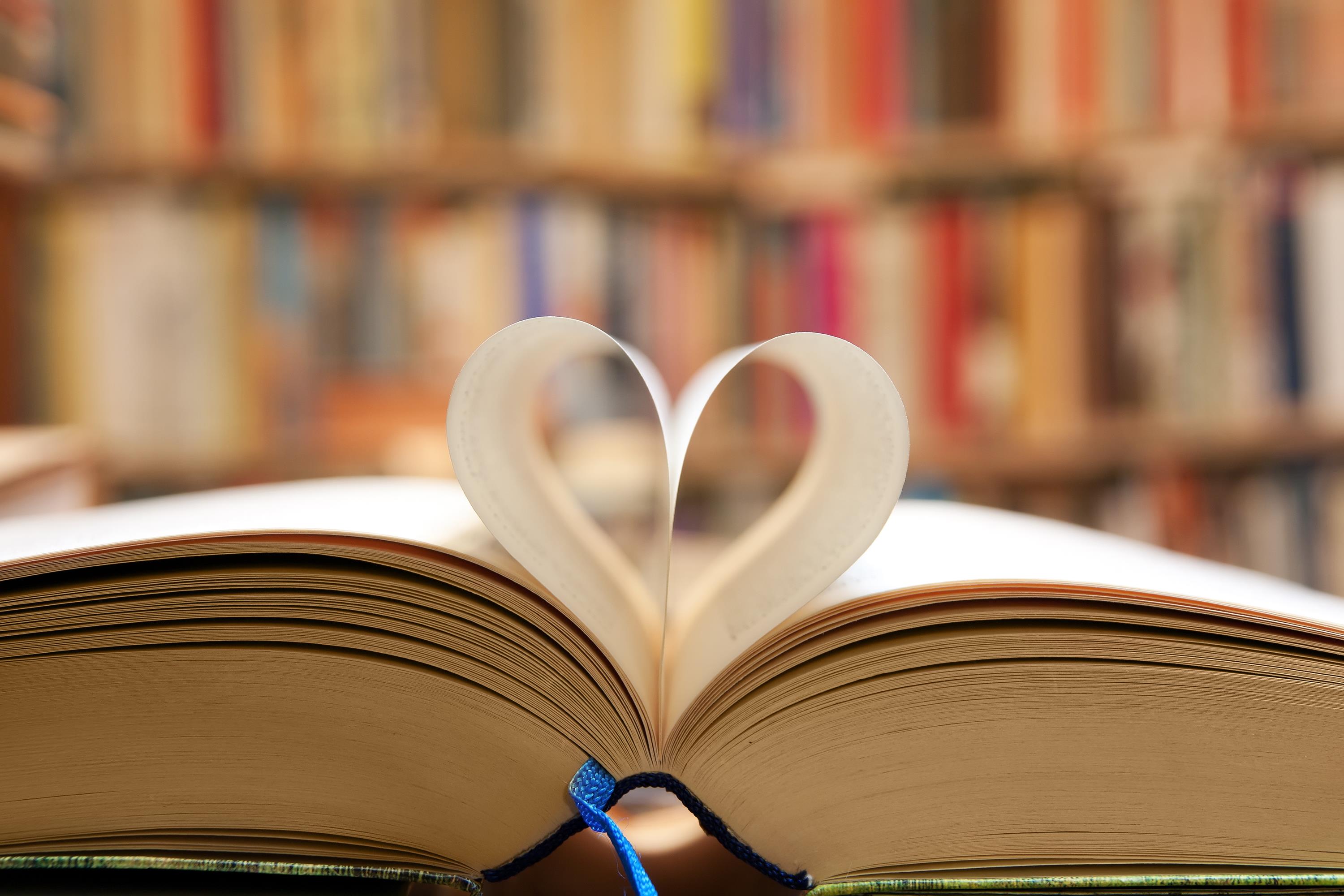 Buch Herz Istock Siyuesteuber