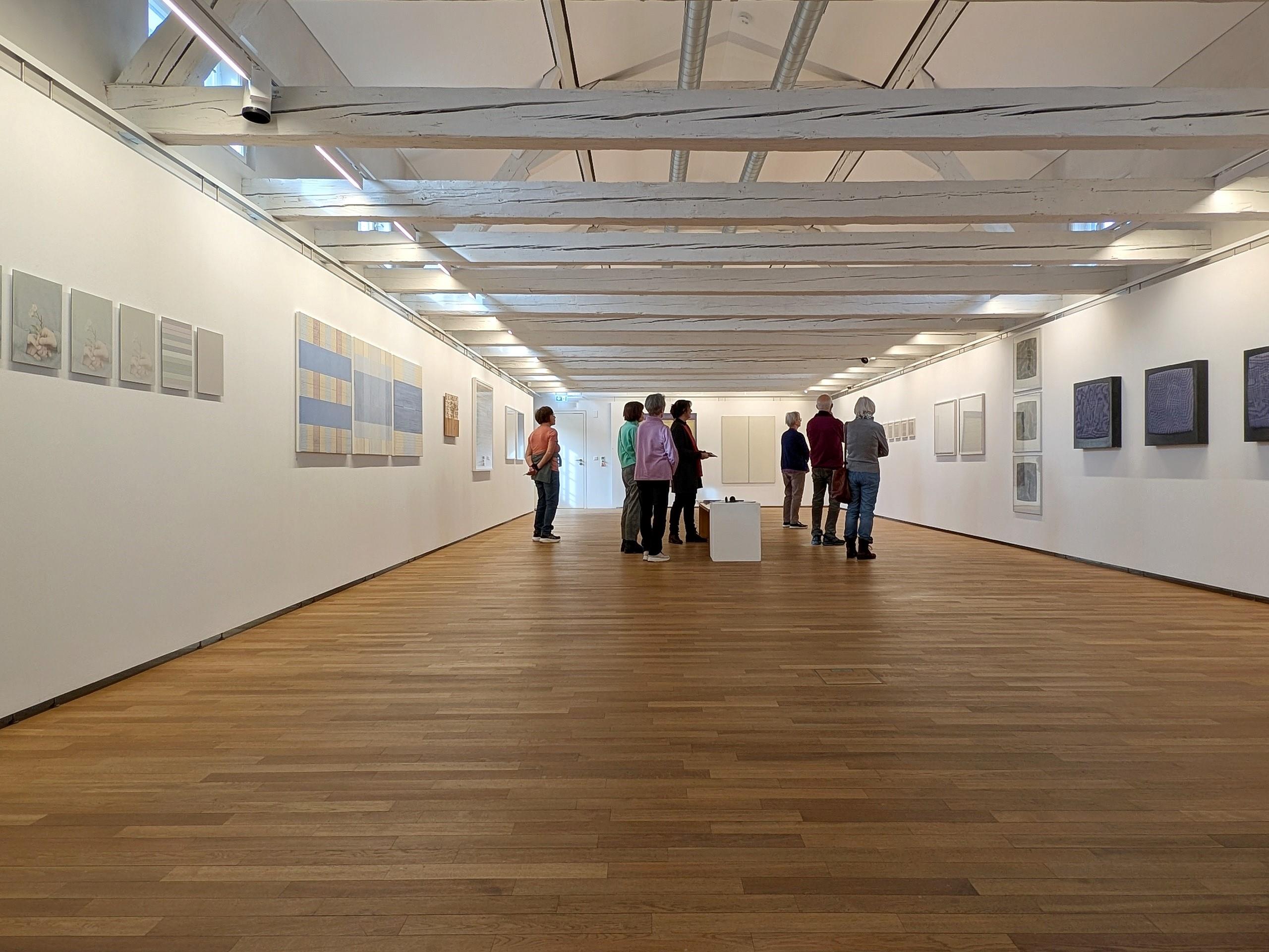 Ausstellung Die Wege, im Gehege im Kulturforum Klosterkirche (© Städtische Galerie / Große Kreisstadt Traunstein)