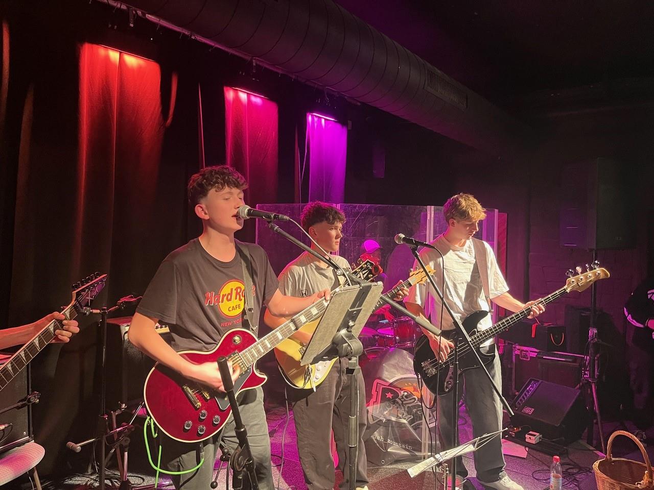 Band Rush Mountain mit v. l. n. r. Theo Reiter, Andi Kurz, Felix Neumeier, Michi Pertl (Foto © Anderl Wimmer)