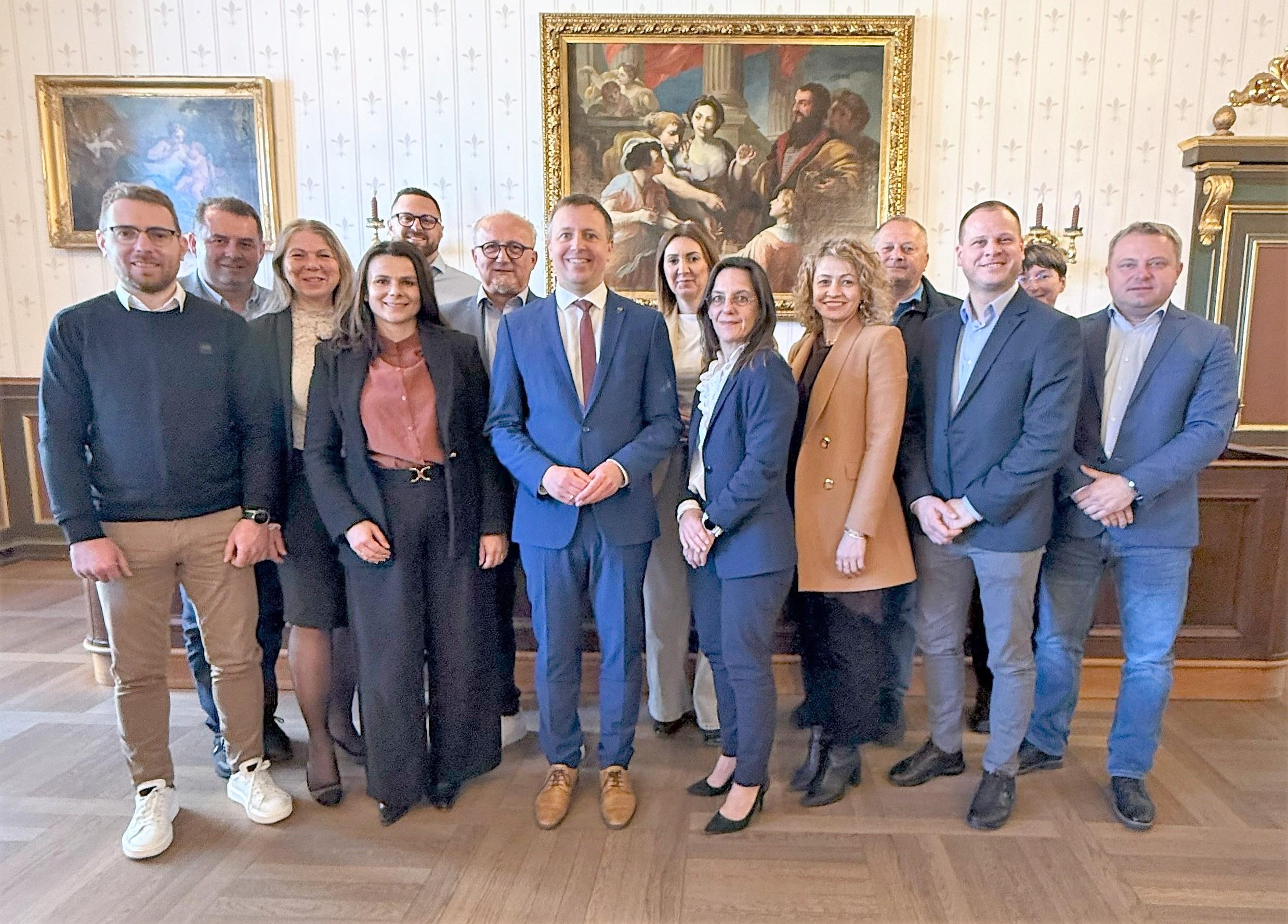 Oberbürgermeister Dr. Christian Hümmer (Mitte) freut sich über den Austausch mit den Kollegen aus Kroatien.