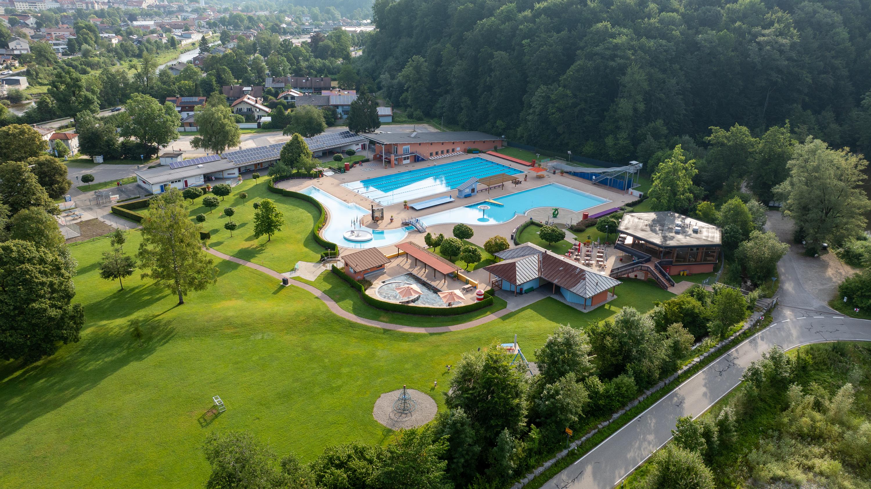 Die Badesaison im Traunsteiner Freibad startet heuer am Freitag, 8. Mai.