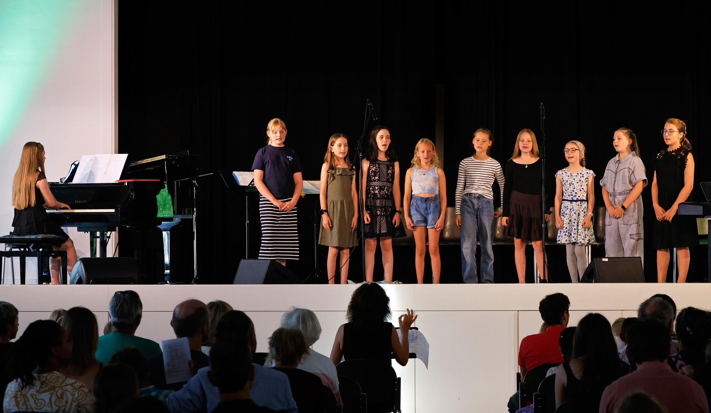Die „Youngstars“ sorgten mit modernen Titeln für Begeisterung.