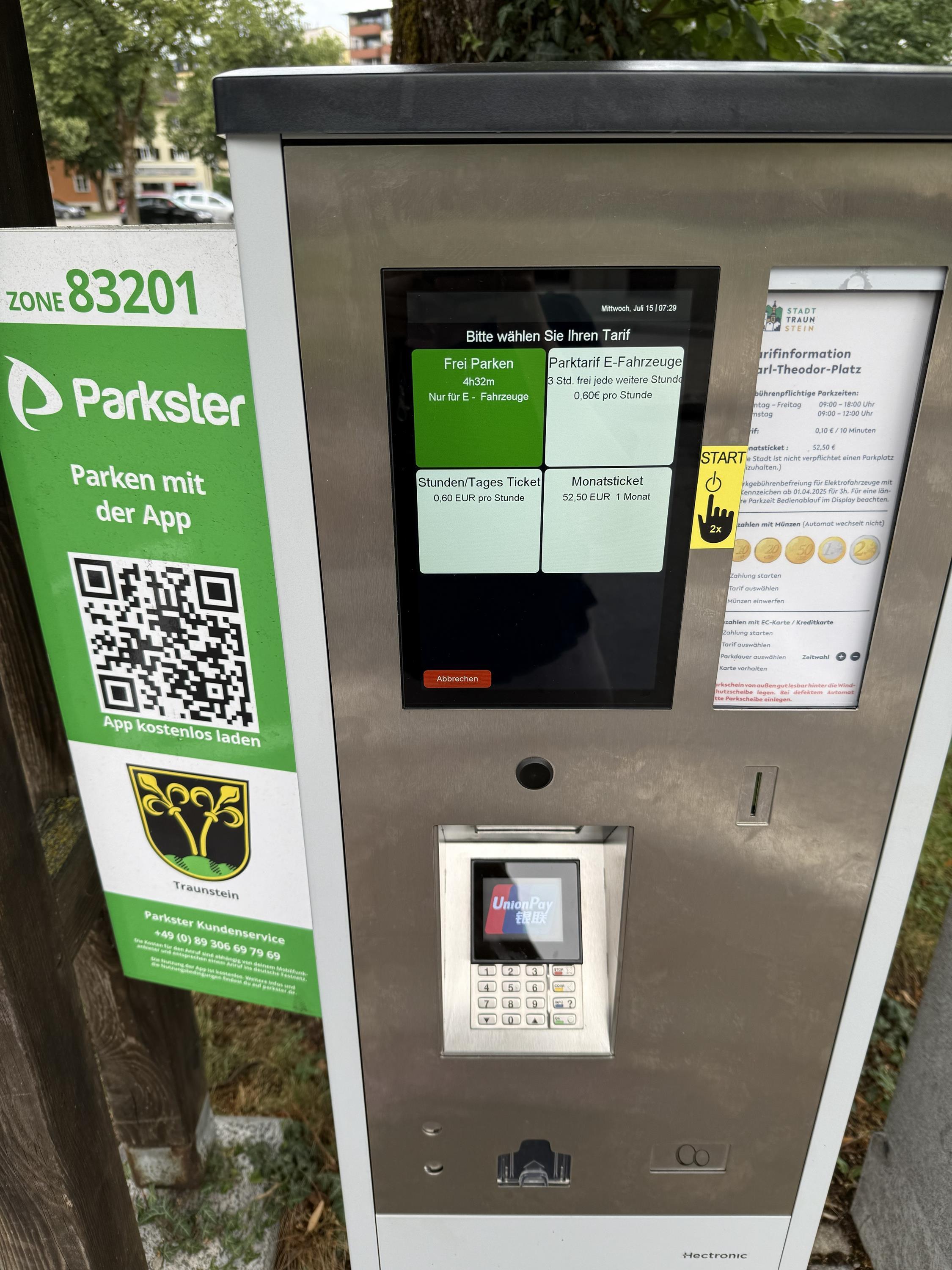 Das 28-Tage-Parkticket für den Karl-Theodor-Platz kann ab sofort am Automaten gelöst werden.