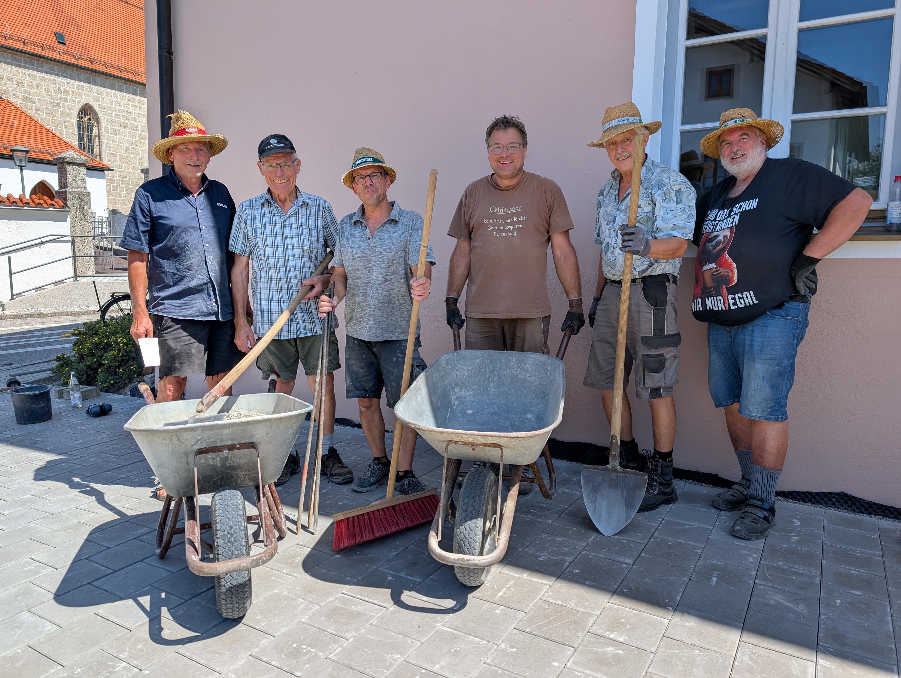 Vorplatz in Kammer neu gepflastert