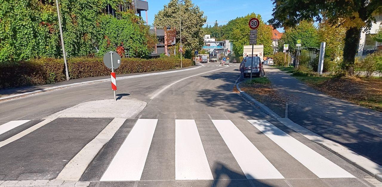 Gut zwei Wochen früher als geplant sind die Arbeiten an der Herzog-Wilhelm-Straße beendet und die Straße wieder befahrbar.