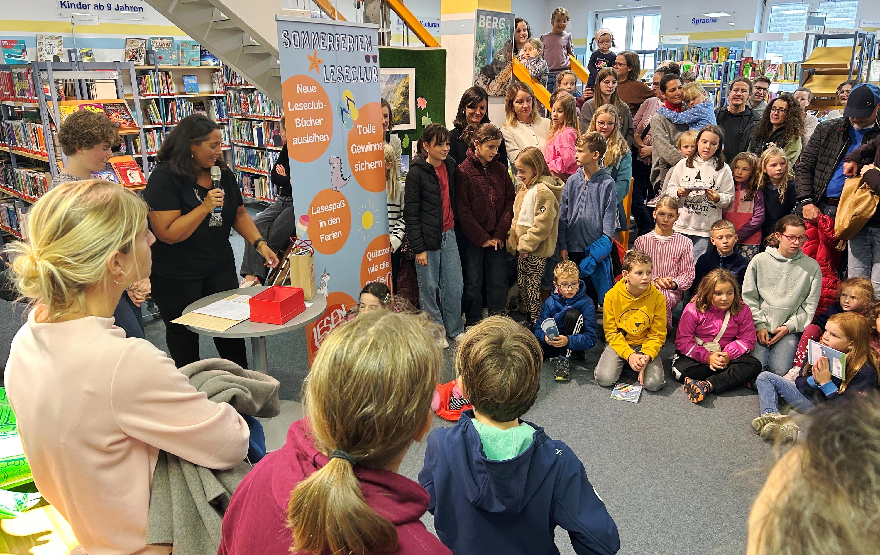 Mehr als 130 Besucher kamen zur Abschlussfeier des Sommerferienleseclubs in die Stadtbücherei Traunstein.