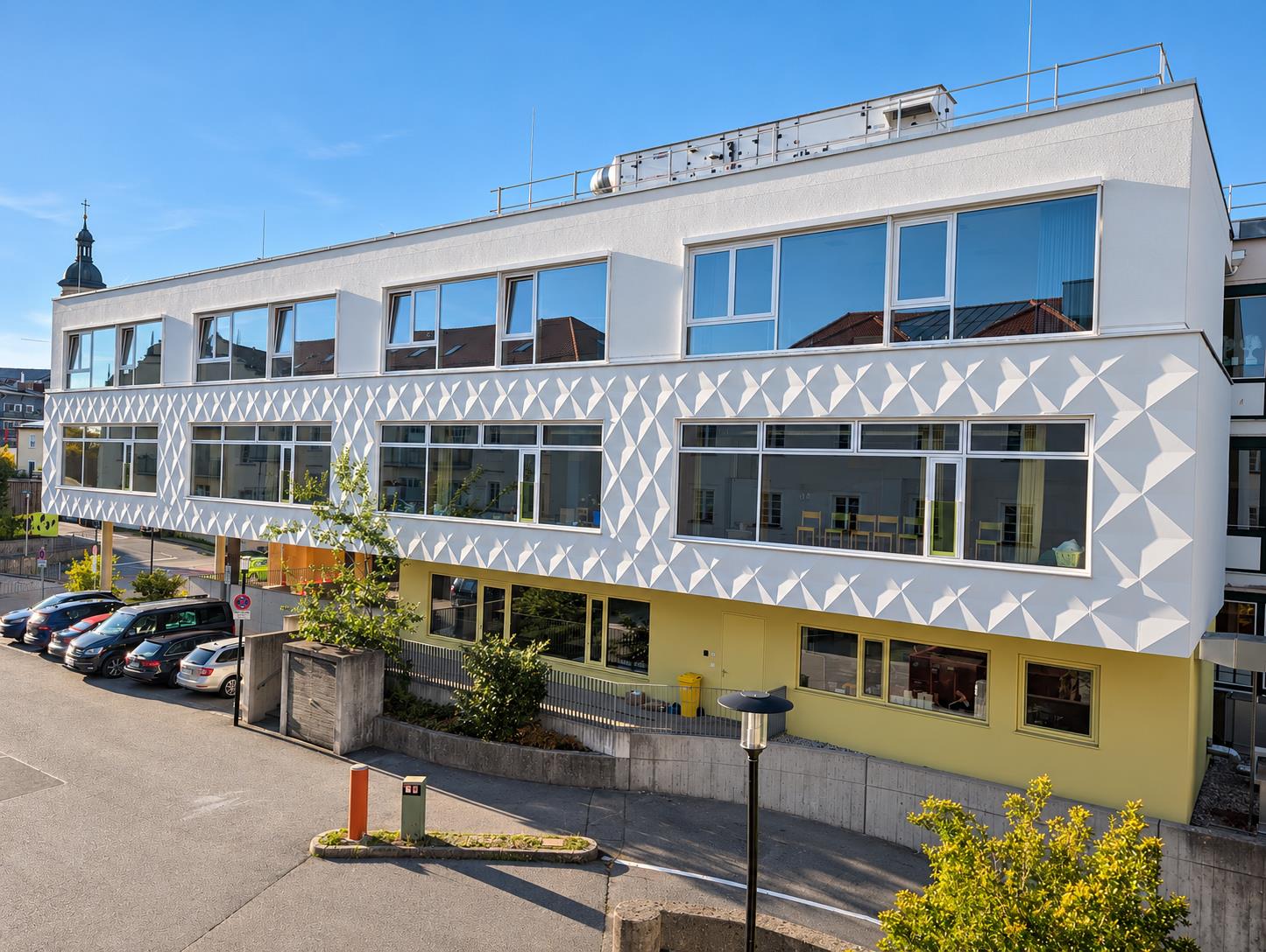 Grundschule Traunstein Außenansicht Aufstockung Oktober 2026
