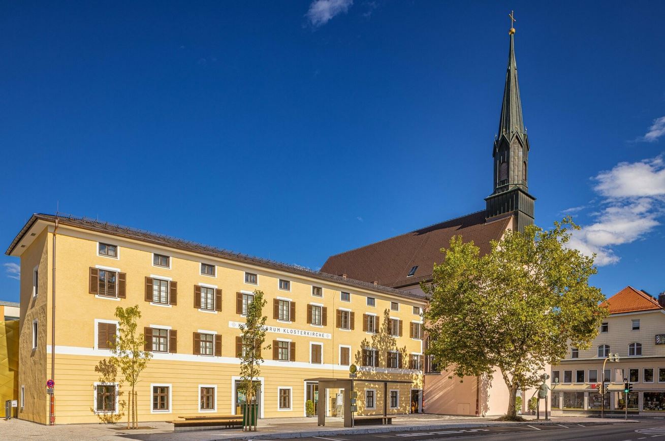 Kulturforum Klosterkirche Traunstein © Richard Scheuerecker.JPG