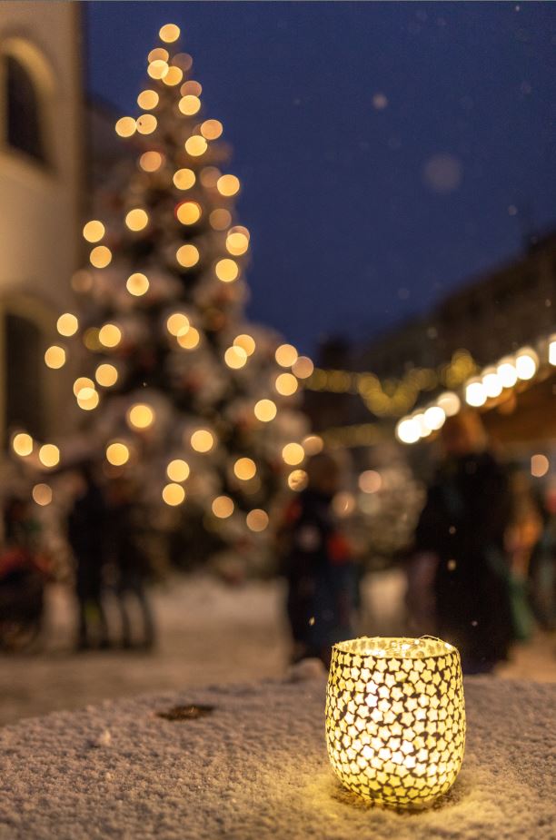 Christkindlmarkt Teelicht © Richard Scheuerecker Leider haben wir keinen Alternativtext zu diesem Bild, aber wir arbeiten daran.
