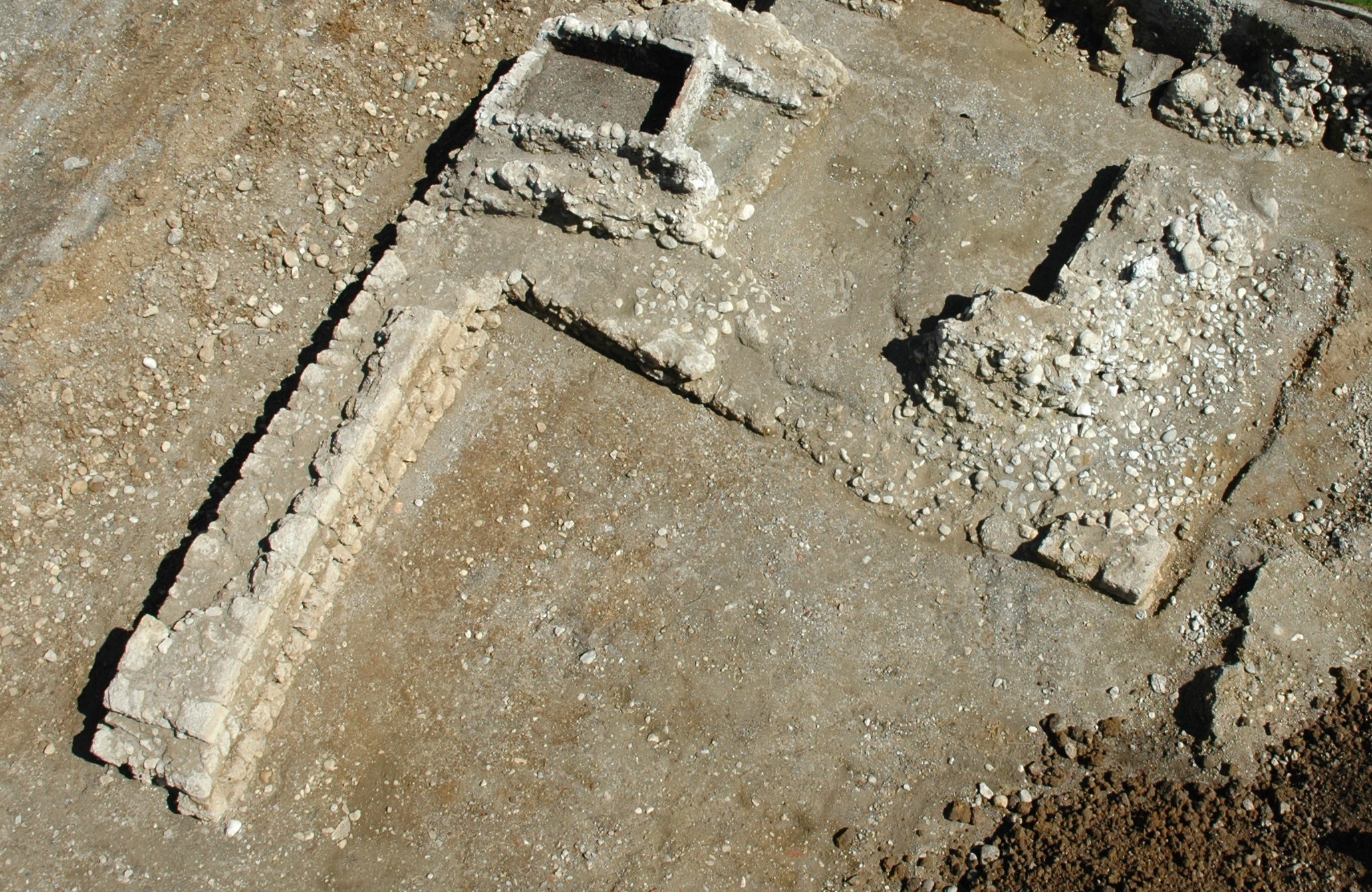 Archäologische Grabung im Bereich der ehemaligen Veste. (Foto: Jochen Scherbaum, Bamberg, 2006) Leider haben wir keinen Alternativtext zu diesem Bild, aber wir arbeiten daran.