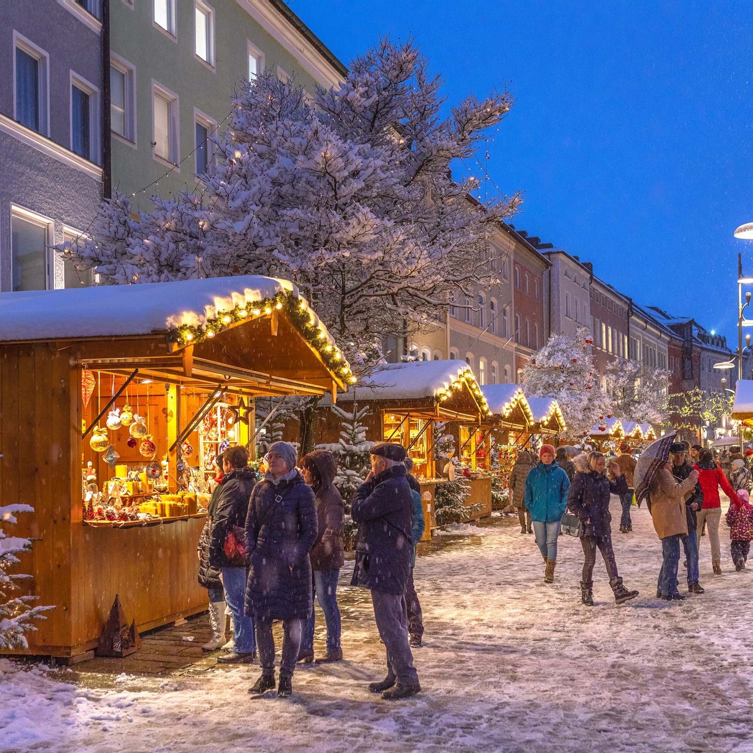Christkindlmarktstände © Richard Scheuerecker