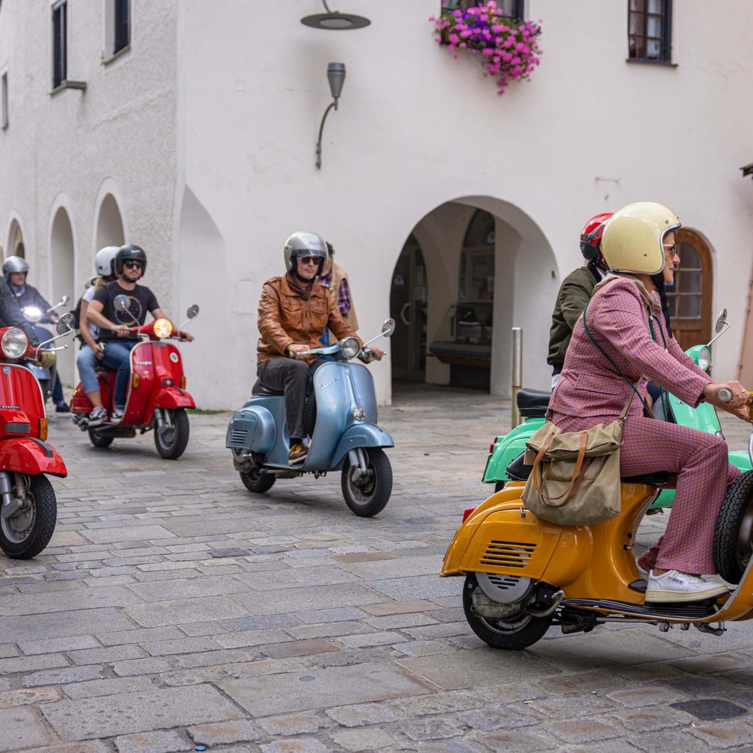 Einfahrt Vespas