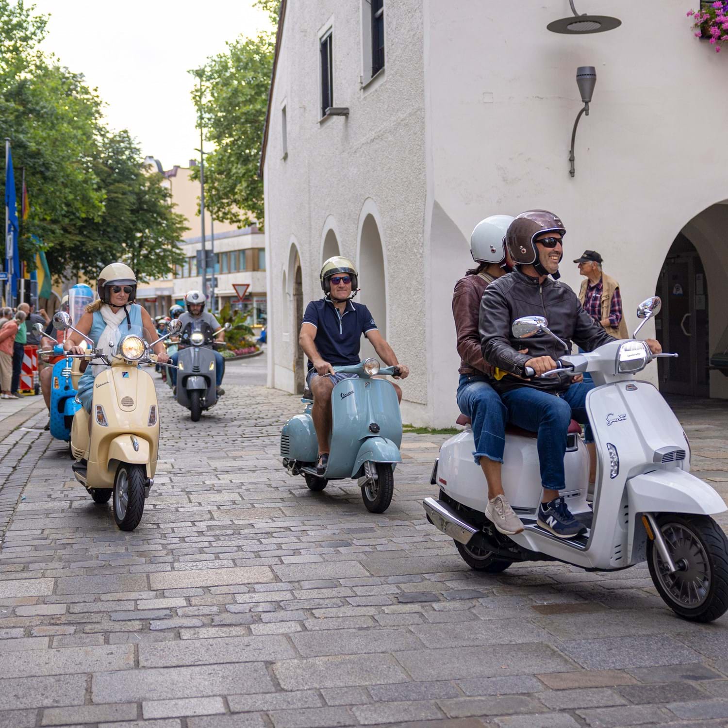 Vespa Einfahrt Stadtplatz