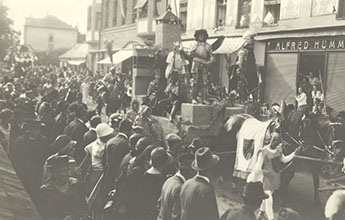 Umzugswagen mit einem Modell des Jacklturms beim Stadtjubiläum 1926
