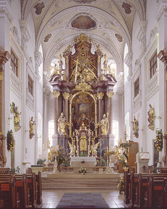 St. Oswald Blick auf den Hauptaltar (1)