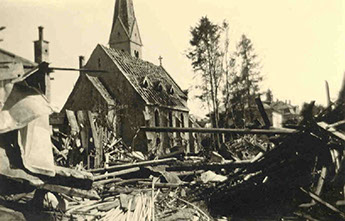 Die Auferstehungskirche nach dem Luftangriff 1945